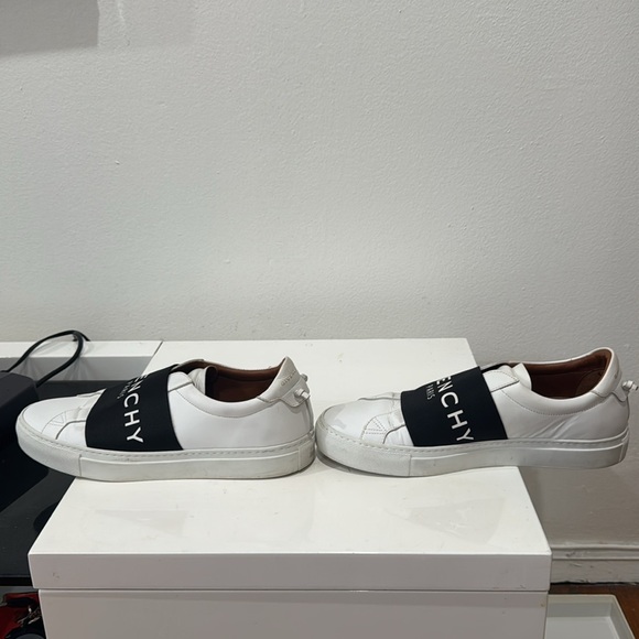 Givenchy Paris - Picture 6 of 7